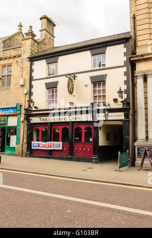 The Golden Lion Pub on Wrexham's High Street reckoned to date to at least 1828 possibly even as far back as 1670 Stock Photo