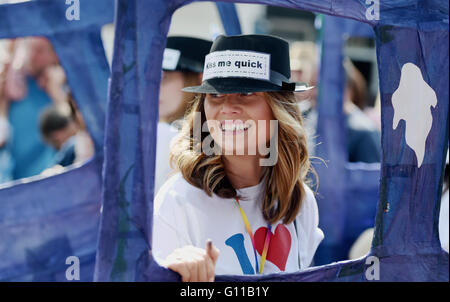 Brighton UK 7th May 2016 - Thousands of people join in the Brighton Festival Children's Parade today with over 5000 local children taking part . The parade is organised by Community Arts Charity Same Sky with this years theme being Brighton Celebrates Credit:  Simon Dack/Alamy Live News Stock Photo