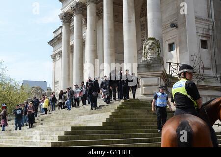 Portsmouth, UK. 7th May 2016. Anti-fascist groups 'reclaim' the Guildhall. Credit: Marc Ward/Alamy Live News Stock Photo