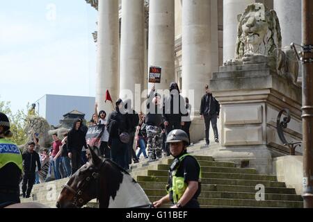 Portsmouth, UK. 7th May 2016. anti-fascist gestures towards the protesters that have been led away.  Credit: Marc Ward/Alamy Live News Stock Photo
