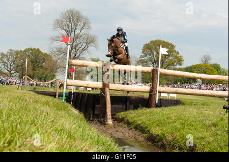 Badminton, South Gloucestershire, UK, 7th May 2016, Zara Tindall and her horse High Kingdom recover from a near fall  at the infamous  Vigarage Vee  fence to complete a clear   Cross Country round at the Mitsubishi Motors Badminton Horse Trials 2016.  Credit: Trevor Holt / Alamy Live News Stock Photo