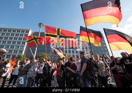Berlin, Germany. 7th May 2016. Far-right protesters demonstrate against islam, refugees and Angela Merkel in Mitte Berlin. Protesters demanded that Chancellor Angela Merkel stand down because of allowing large numbers of refugees and migrants to enter Germany. Credit:  Iain Masterton/Alamy Live News Stock Photo