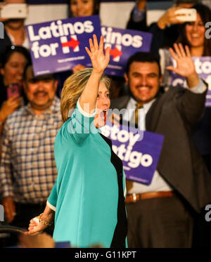 Beijing, USA. 5th May, 2016. Democratic presidential candidate Hillary Clinton gestures as she campaigns at East Los Angeles College in Los Angeles, the United States, May 5, 2016. © Zhao Hanrong/Xinhua/Alamy Live News