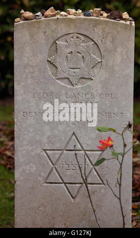 AJAX NEWS PHOTOS - 2005 - FRANCE -  SOMME - PICARDY - JEWISH HEADSTONE IN THE BRITISH DEVONSHIRE'S REGIMENT CEMETERY ON THE ROAD D938 TO PERONNE. PHOTO:JONATHAN EASTLAND/AJAX REF:D52110/643 Stock Photo