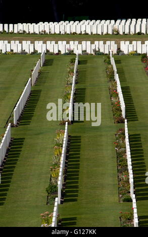 AJAX NEWS PHOTOS - 2005 - BRITISH & COMMONWEALTH WAR GRAVES CEMETERY - ETAPLES - FRANCE. LOCATED ON THE D940 FROM BOULOGNE TO LE TOUQUET. IT IS THE LARGEST OF THE BRITISH & COMMONWEALTH CEMETERIES IN FRANCE. PHOTO:JONATHAN EASTLAND/AJAX REF:D50109/343 Stock Photo