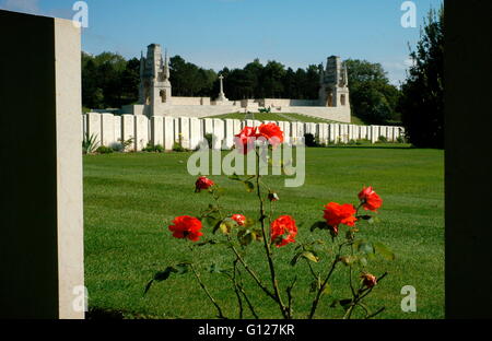 AJAX NEWS PHOTOS - 2005 - COMMONWEALTH WAR GRAVE CEMETERY - ETAPLES - FRANCE. LOCATED ON THE D940 FROM BOULOGNE TO LE TOUQUET. PHOTO:JONATHAN EASTLAND/AJAX REF:RD50109/537 Stock Photo