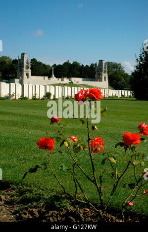 AJAX NEWS PHOTOS - 2005 - COMMONWEALTH WAR GRAVE CEMETERY - ETAPLES - FRANCE. LOCATED ON THE D940 FROM BOULOGNE TO LE TOUQUET. PHOTO:JONATHAN EASTLAND/AJAX REF:RD50109/539 Stock Photo