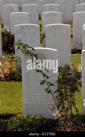 AJAX NEWS PHOTOS - 2005 - FRANCE - SOMME - PICARDY -  CATERPILLAR RIDGE CEMETERY - FORMER GRAVE OF A NEW ZEALAND SOLDIER WHO WAS LAID TO REST IN THE TOMB OF THE UNKNOWN WARRIOR IN WELLINGTON, NEW ZEALAND, ON 11 NOVEMBER 2004.  PHOTO:JONATHAN EASTLAND/AJAX REF:D52110/619 Stock Photo