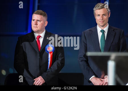 London, UK. 7th May, 2016. Paul Golding (Britain First) and Zac Goldsmith (Conservative) at the London Mayoral declaration. Stock Photo