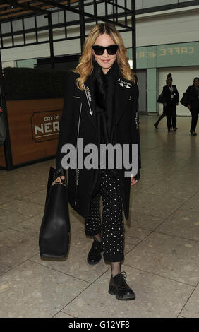 Guy Ritchie seen arriving at Madonnas London home with a bottle of wine  Featuring: Madonna Where: London, United Kingdom When: 07 Apr 2016 Stock Photo