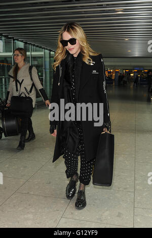 Guy Ritchie seen arriving at Madonnas London home with a bottle of wine  Featuring: Madonna Where: London, United Kingdom When: 07 Apr 2016 Stock Photo