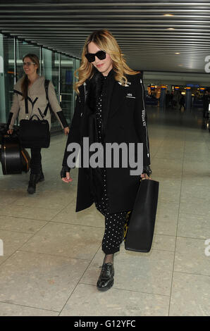 Guy Ritchie seen arriving at Madonnas London home with a bottle of wine  Featuring: Madonna Where: London, United Kingdom When: 07 Apr 2016 Stock Photo