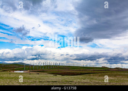 Wind generators at the Altamont pass in Northern California Stock Photo