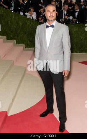 New York City, USA - May 2, 2016: Guest attends the 2016 Met Gala Stock Photo