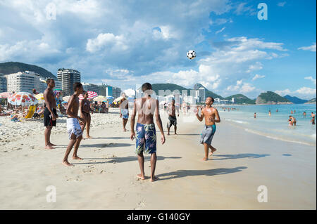 RIO DE JANEIRO - FEBRUARY 27, 2016: Young Brazilians play a game of altinho beach football in a keepy uppy circle on Copacabana Stock Photo
