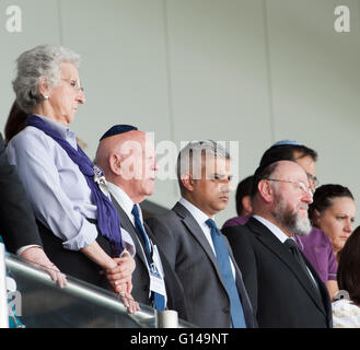 London, UK. 8th May, 2016. London Mayor, Sadiq Khan at his first engagement as new Mayor at the Yom HaShoah UK Jewish Community's National Holocaust Memorial Remembrance Commemoration. He stands with Ben Helfgott OBE on his left and Chief Rabbi Ephraim Mirvis on his right. Credit:  Prixpics/Alamy Live News Stock Photo