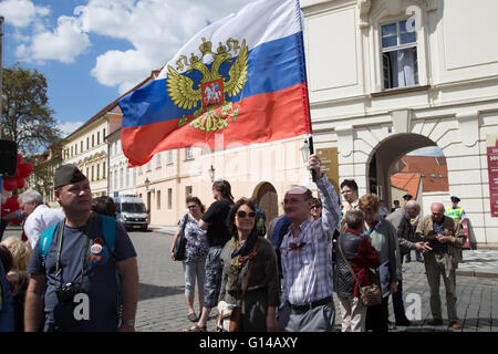 Prague, Czech Republic. 08th May, 2016. A man waves a Russian presidential flag during a demonstration to commemorate Liberation Day in Prague on May 8, anniversary of the Soviet victory over the Nazi invaders. © Piero Castellano/Pacific Press/Alamy Live News Stock Photo