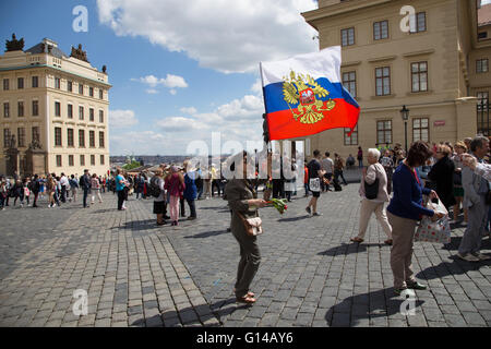 Prague, Czech Republic. 08th May, 2016. A woman waves a Russian presidential flag during a demonstration to commemorate Liberation Day in Prague on May 8, anniversary of the Soviet victory over the Nazi invaders. © Piero Castellano/Pacific Press/Alamy Live News Stock Photo