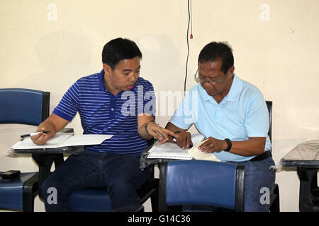 Makati City, Philippines. 9th May, 2016. Presidential candidate Philippine Vice President Jejomar Binay (R) and his son, former Makati City Mayor Junjun Binay cast their votes inside a classroom turned into a polling precinct at a school in Makati City, the Philippines, May 9, 2016. Millions of Filipinos began casting their votes in polling centers across the country on Monday to pick a new president. Credit:  Rouelle Umali/Xinhua/Alamy Live News Stock Photo