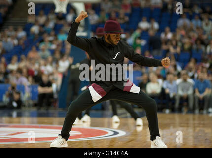 The O2, London UK. 8th May 2016. Britain’s Got Talent Stars Flawless entertain BBL Leicester Riders and Sheffield Sharks supporters with urban dance moves. Credit:  sportsimages/Alamy Live News. Stock Photo