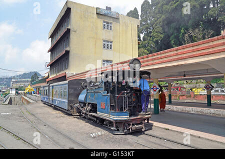 Steam Locomotive hauled Darjeeling Himalayan Railway at Darjeeling Station, Darjeeling, West Bengal Stock Photo