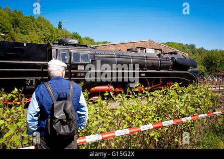 DEU, Germnay, Ruhr area, Bochum, railway museum in the district Dahlhausen, visitor is watching the locomotives. Stock Photo
