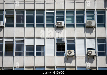 Lisbon, Portugal. 12th Apr, 2016. House facades in Lisbon, Portugal, 12 April 2016. Photo: ANDREAS GEBERT/dpa/Alamy Live News Stock Photo