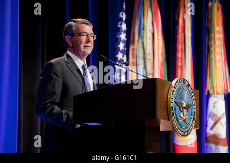 Washington, DC USA, 9th May, 2016: US Department of Defense Ash Carter provides remarks at  a ceremony commemorating the 25th Anniversary of the Nunn-Lugar Cooperative Threat Reduction Program, and presented awards to recipients of the inaugural Department of Defense Nunn-Lugar Trailblazer award.  Senator Sam Nunn and Senator Richard Lugar participate in the awards and discussion. Credit:  B Christopher/Alamy Live News Stock Photo