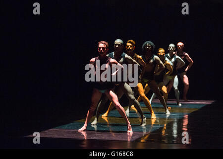 London, UK. 10 May 2016. 28 dancers from Rambert and the Rambert School of Ballet and Contemporary Dance perform a revial of A Linha Curva by Itzik Galili at Sadler's Wells Theatre. The Rambert Triple Bill  Murder, Mystery and a Party - A Linha Curva plus other works runs from 10 to 14 May 2016. Editorial Use Only. Credit:  Vibrant Pictures/Alamy Live News Stock Photo