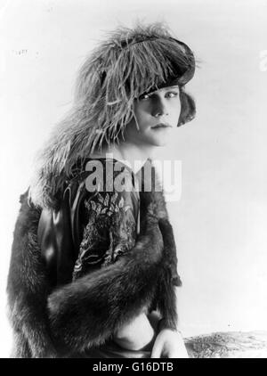 Womens fashion 1921 hi-res stock photography and images - Alamy
