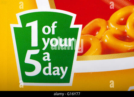 A sign on a tin of food informing the consumer that the contents contain 1 of your 5 recommended fruit and vegetables a day. Stock Photo