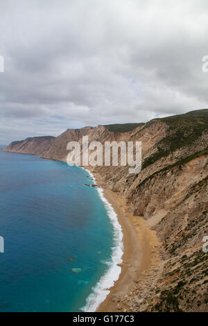 Steep cliffs and lonely beach (Platia Ammos), the coastline of the Greek Ionian Island Kefalonia Stock Photo