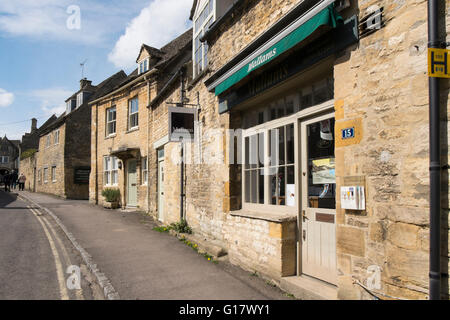 Mallams estate agent on Witney Street, Burford, Oxfordshire, UK Stock Photo