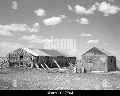 Sod House on Sub-Marginal Land, Pennington County, South Dakota, USA, Arthur Rothstein for Farm Security Administration, May 1936 Stock Photo