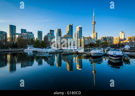 Marina and the downtown skyline, seen at the Harbourfront in Toronto, Ontario. Stock Photo