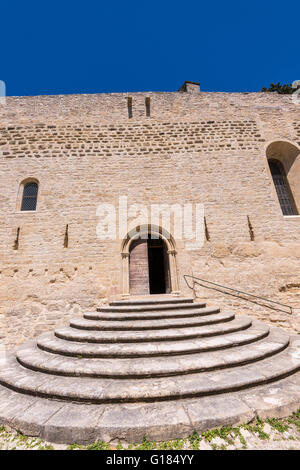 Chateau d'Ansouis village, perché  Luberon Vaucluse Provence France 84 Stock Photo
