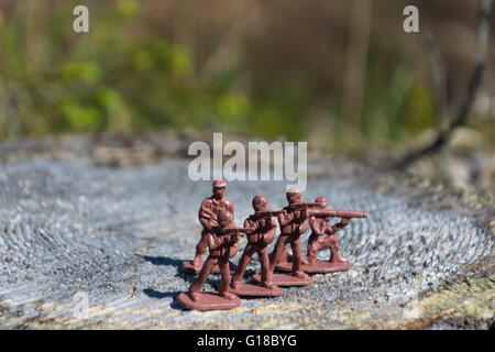 Plastic Army Men Soldiers Bergen Toy & Novelty Co. ( Beton ) First ...