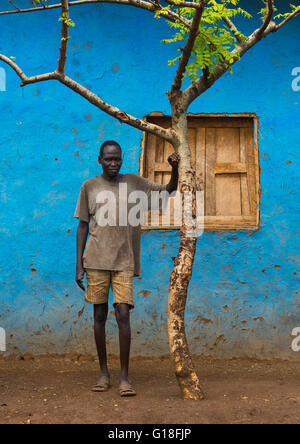 Bodi tribe man suffering of epilepsy and banned from the community, Omo valley, Hana mursi, Ethiopia Stock Photo