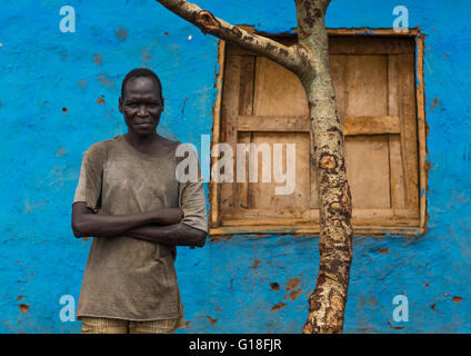 Bodi tribe man suffering of epilepsy and banned from the community, Omo valley, Hana mursi, Ethiopia Stock Photo