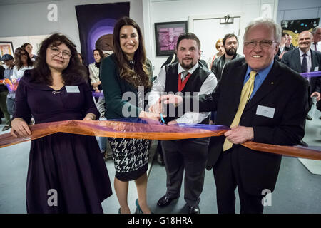 London, UK. 10th May, 2016. Luciana Berger MP Shadow Cabinet Minister for mental health officially opens Studio Upstairs a new art studio based in Croydon for people to express their talents through the arts who for reasons of mental health difficulties or emotional distress choose not to participate in traditional arts institutions Credit:  Guy Corbishley/Alamy Live News Stock Photo