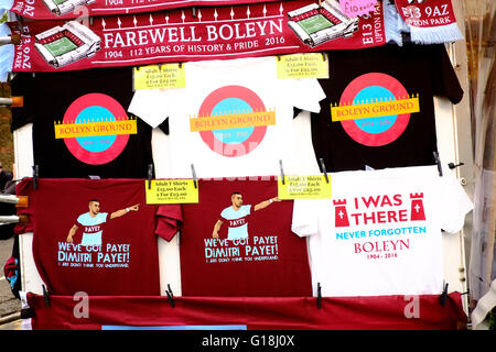 London,UK. 10th May 2016. Fans say farewell at West Hams last match at the Boleyn, Upton Park. Credit:  claire doherty/Alamy Live News Stock Photo