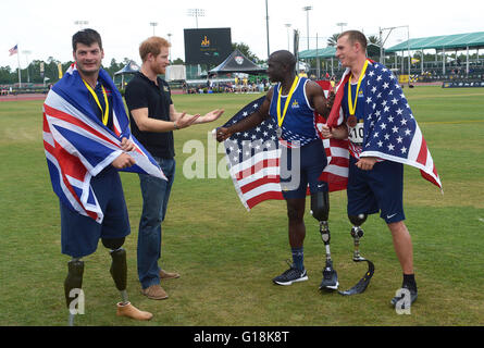 Orlando, Florida, USA. 10th May, 2016. Britain's Prince Harry speaks with the winners of a track and field event after awarding their medals at the 2016 Invictus Games at the ESPN Wide World of Sports Complex in Orlando, Florida on May 10, 2016. The five day multi-sport event for wounded, injured, or sick armed services personnel includes 500 competitors from fourteen countries. Prince Harry launched the first Invictus Games in 2014 in London, England. Credit:  Paul Hennessy/Alamy Live News