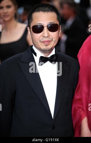 Cannes, France. 11th May, 2016. Chinese director Jia Zhangke poses on the red carpet before the opening of the 69th Cannes Film Festival in Cannes, France, on May 11, 2016. The 69th Cannes Film Festival will be held from May 11 to 22. Credit:  Jin Yu/Xinhua/Alamy Live News Stock Photo