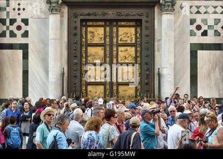 Florence, Italy. Crowds of tourists outside the Baptistery, in front of Ghiberti's famous bronze doors (the 'Gates of Paradise', 1425-1452) Stock Photo