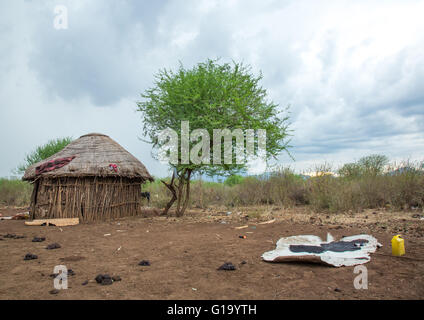 Thatch huts in a bodi tribe village, Omo valley, Hana mursi, Ethiopia Stock Photo