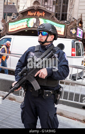 NYPD unit Anti-terrorism  counterterrorism Police officers carrying machine guns in Times Square  Manhattan New York City USA Stock Photo