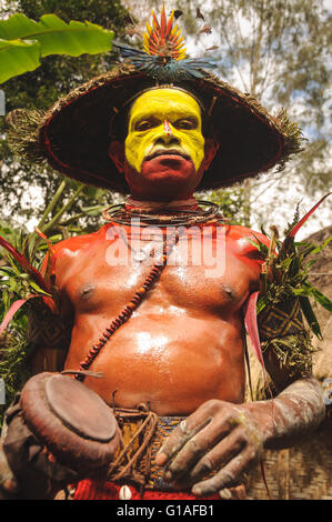 The Huli Wigmen Tribe attending the Piaya Village Sing Sing near Mt Hagen in Papua New Guinea Stock Photo