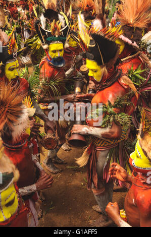 The Huli Wigmen Tribe attending the Piaya Village Sing Sing near Mt Hagen in Papua New Guinea Stock Photo