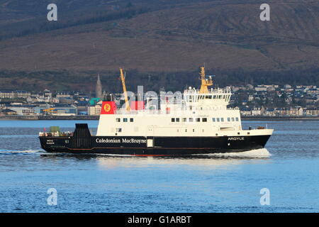 MV Argyle, a car ferry operated by Caledonian MacBrayne (CalMac), passing Cloch Point on the Firth of Clyde. Stock Photo