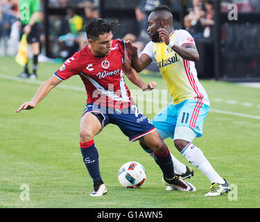 Columbus, Ohio, USA. 11th May, 2016. Columbus, Ohio USA. Columbus Crew SC midfielder Cedric Mabwati (11) fights Veracruz midfielder Jesus Paganoni (28) for the ball. Credit:  Brent Clark/Alamy Live News Stock Photo